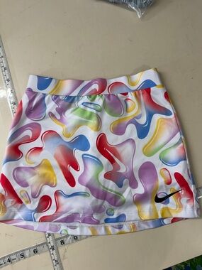 Nike Girls White Multicolor Abstract Print Skort